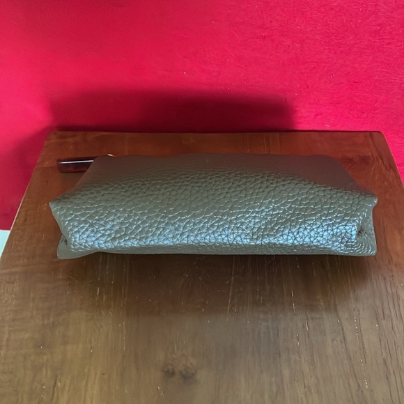 Estée Lauder Small Dark Brown Pebbled Leather Makeup Bag-Zipper Closure-Lined - Picture 3 of 4